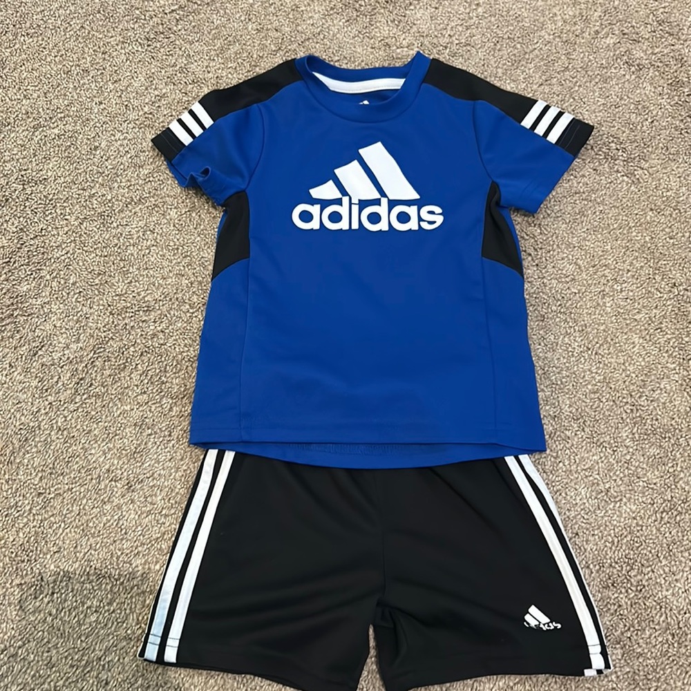 24M Boys Adidas short set